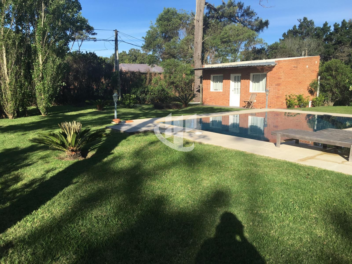 Casa ID.1434 - PUNTA BALLENA TIO TOM CASA DE 5 DORMITORIOS CON PISCINA CLIMATIZADA
