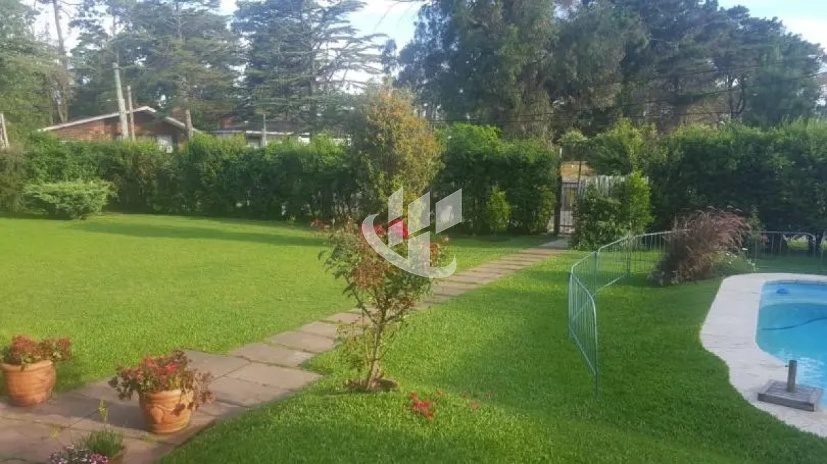 Casa ID.1949 - PUNTA DEL ESTE MANSA A 600 M DEL MAR CASA DE 6 DORMITORIOS PISCINA
