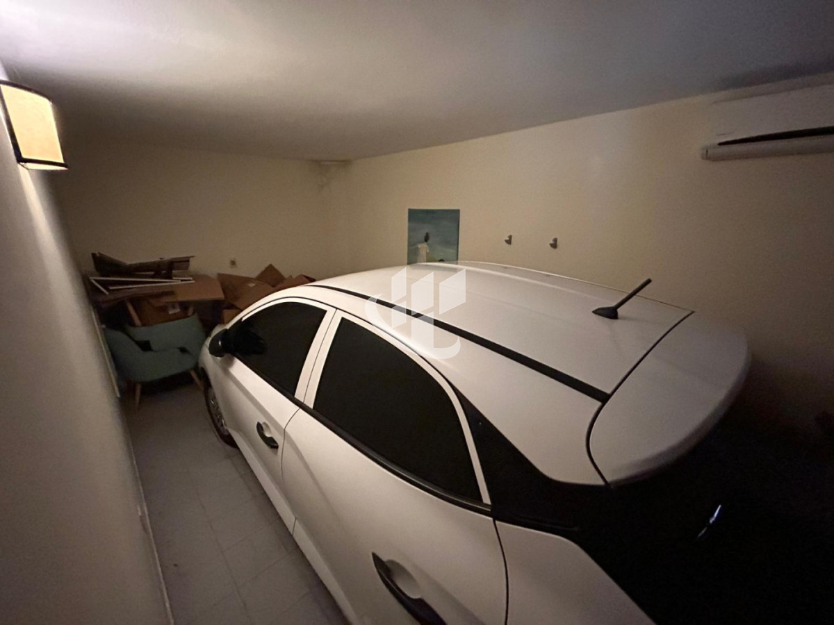 Casa ID.2460 - Casa 3 Dorm. En Venta en Pocitos con Garaje, Patio, Barbacoa y Azotea