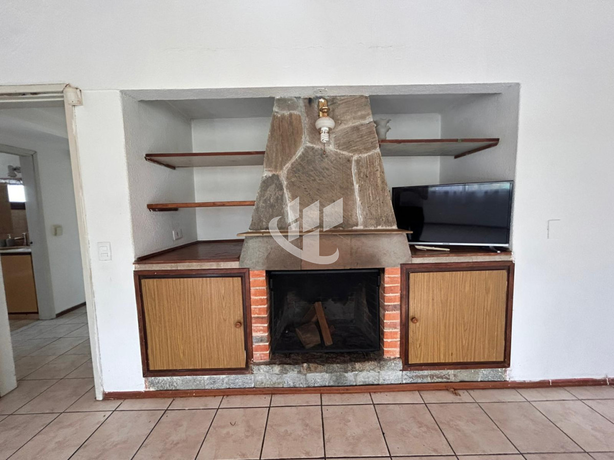 Casa ID.2410 - Casa en alquiler anual 2 Dormitorios, Jardines de Córdoba, Punta del Este