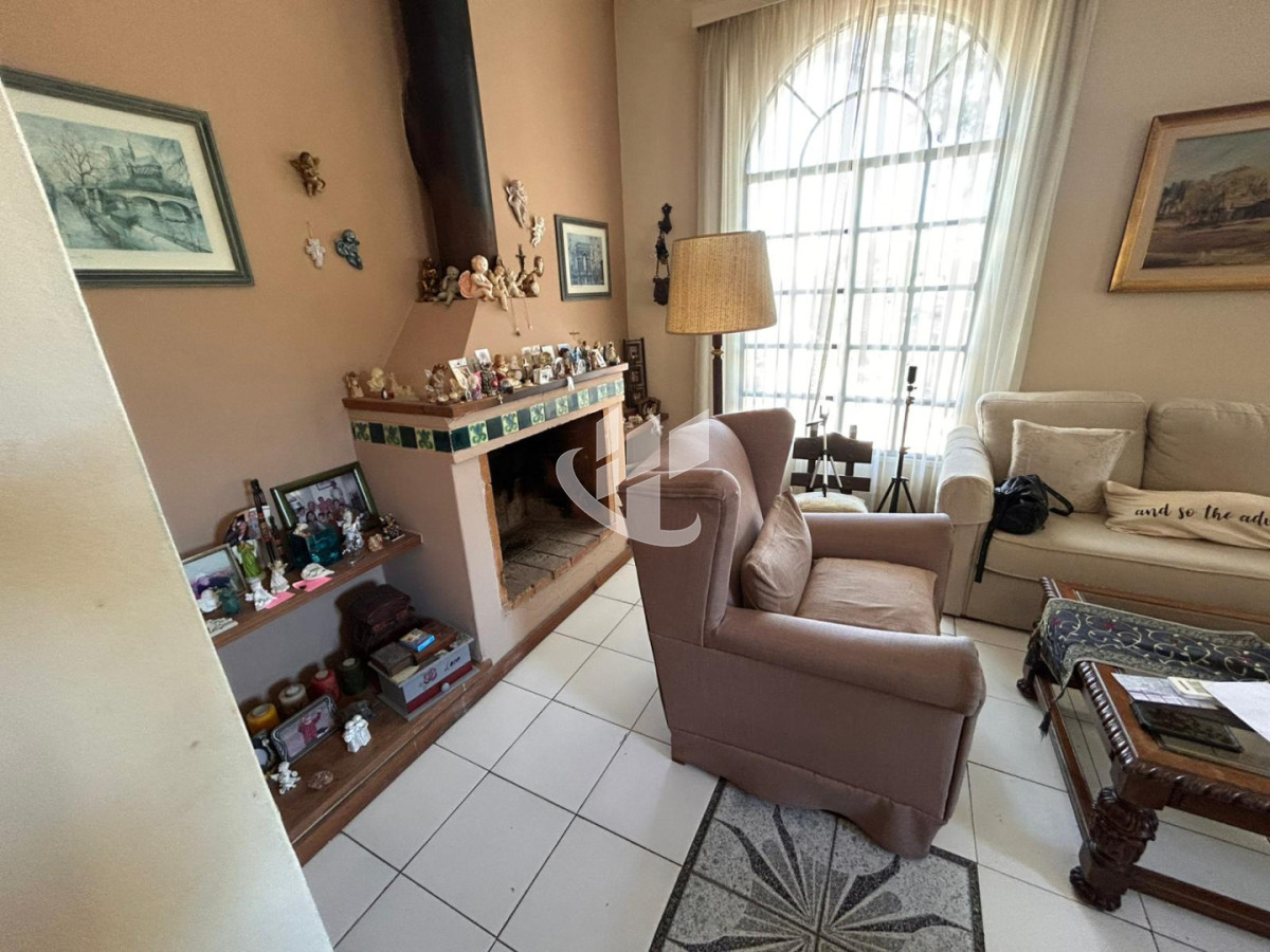 Casa ID.2460 - Casa 3 Dorm. En Venta en Pocitos con Garaje, Patio, Barbacoa y Azotea