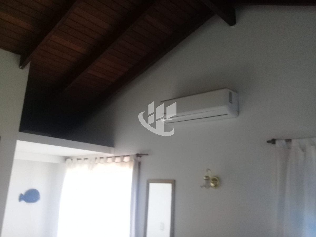 Casa ID.2109 - PUNTA DEL ESTE MARLY CASA DE 4 DORMITORIOS PISCINA EN ALQUILER TEMPORAL