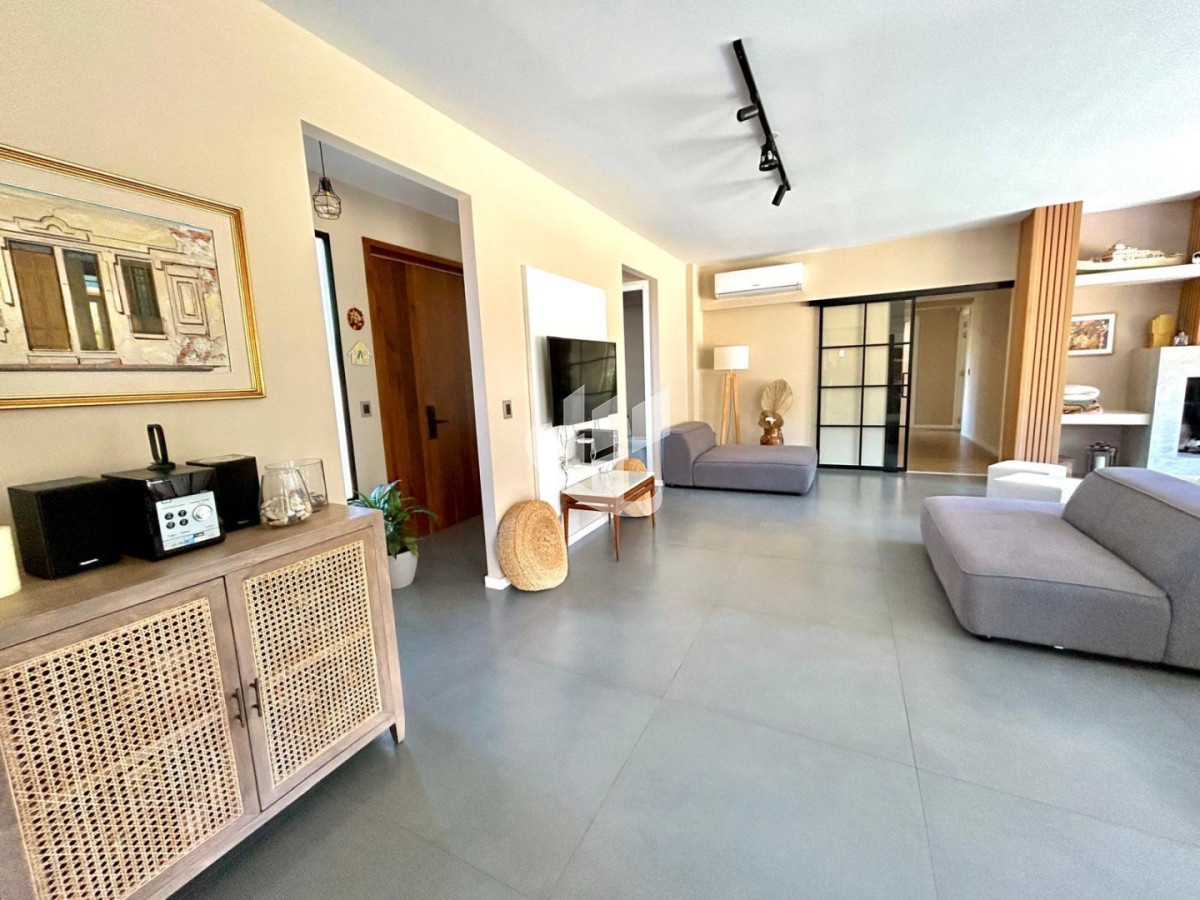 Casa ID.2899 - PUNTA DEL ESTE LUGANO HERMOSA CASA DE 4 DORMITORIOS PARRILLERO PISCINA CLIMATIZADA EN ALQUILER TEMPORAL