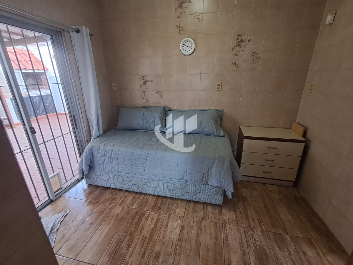 Casa ID.1798 - PUNTA DEL ESTE LAS DELICIAS HERMOSA CASA DE 3 DORMITORIOS 2 BAÑOS PARRILLERO CERCADA