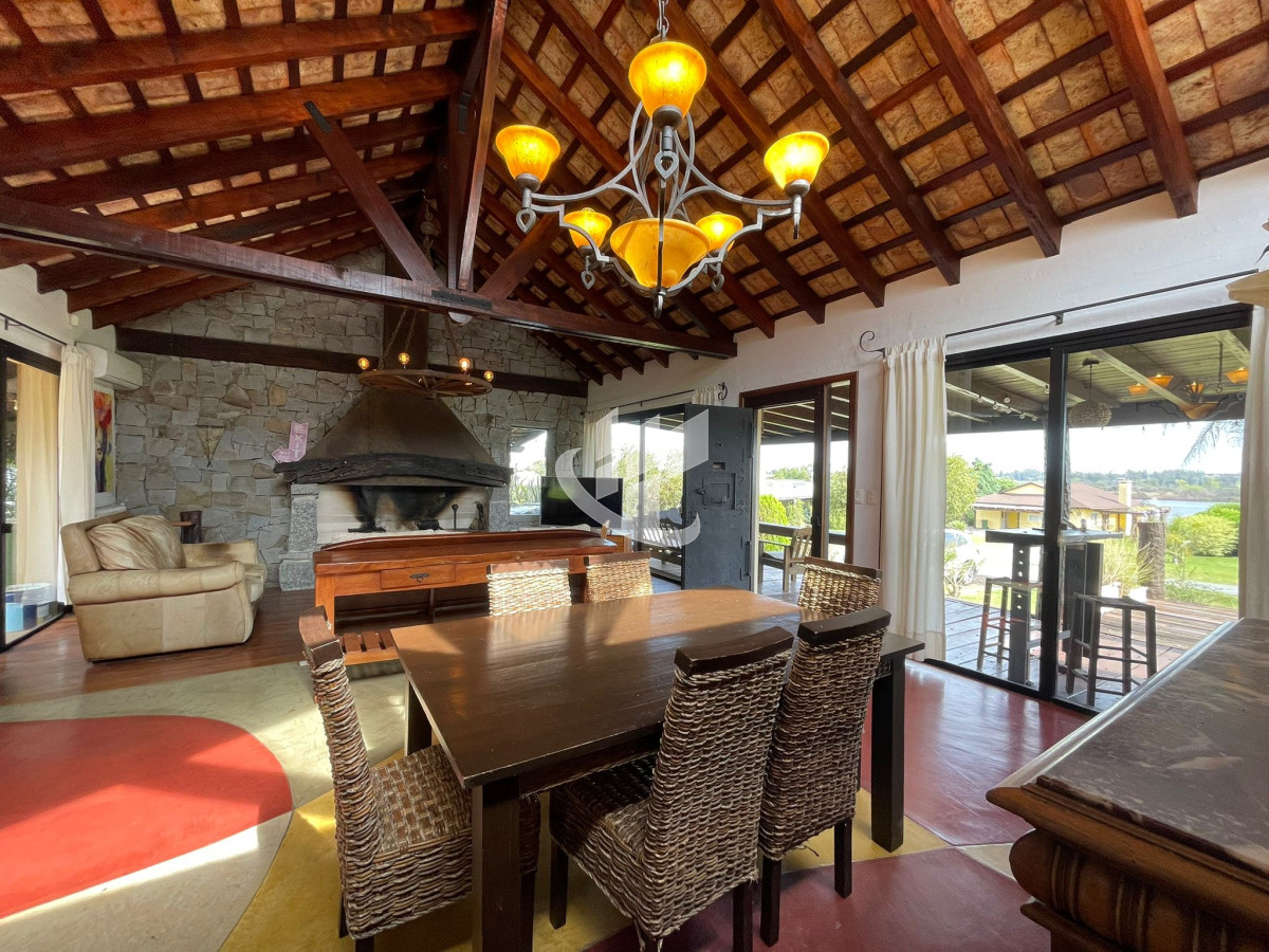 Casa ID.2185 - HERMOSA CASA DE 3 DORMITORIOS EN COUNTRY SAN ISIDRO