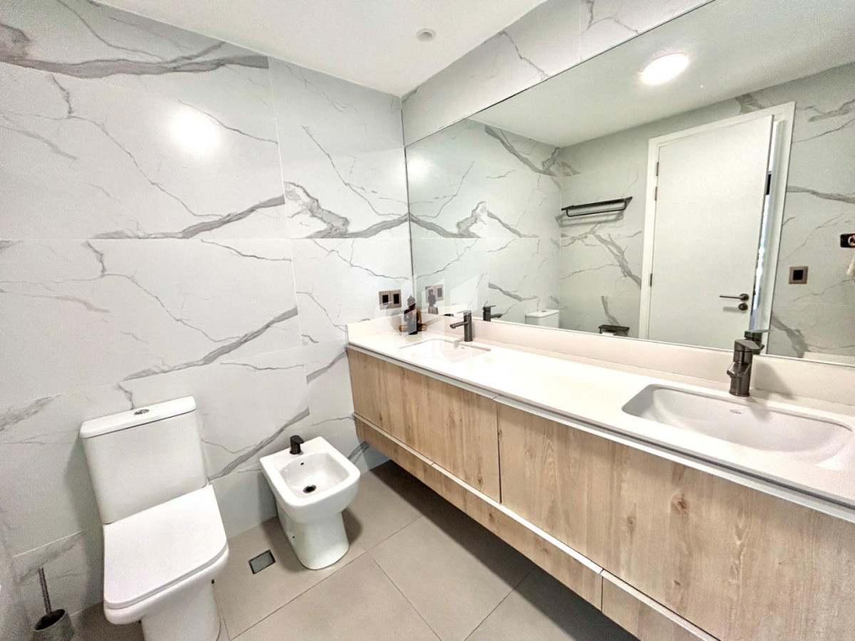 Casa ID.2899 - PUNTA DEL ESTE LUGANO HERMOSA CASA DE 4 DORMITORIOS PARRILLERO PISCINA CLIMATIZADA EN ALQUILER TEMPORAL
