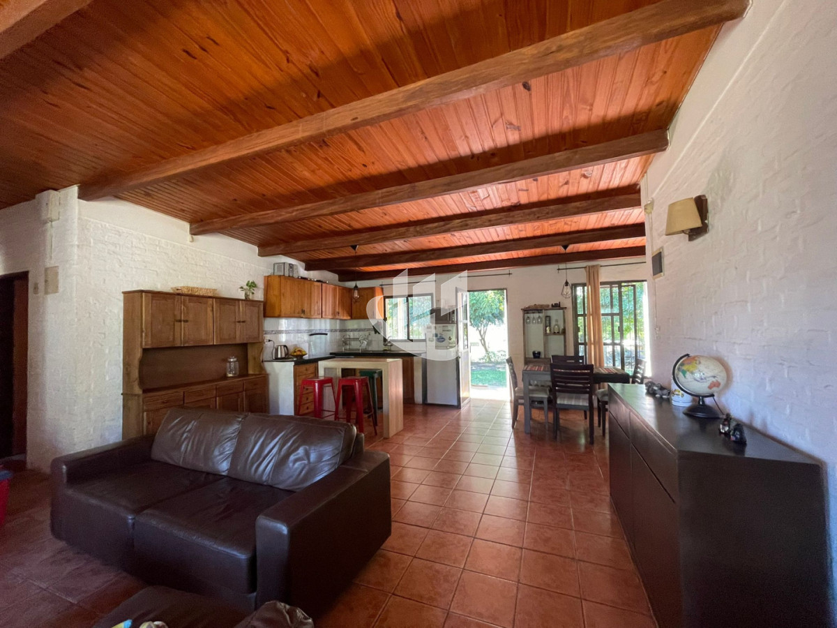 Casa ID.2525 - COMODIDAD Y ESPACIO: CASA DE 3 DORMITORIOS CON GRAN FONDO