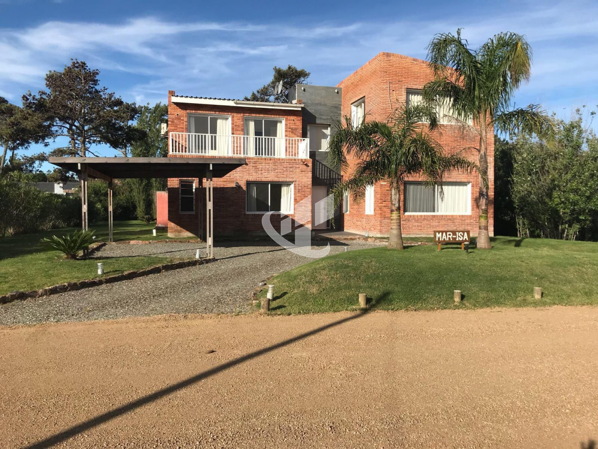 Casa ID.1434 - PUNTA BALLENA TIO TOM CASA DE 5 DORMITORIOS CON PISCINA CLIMATIZADA