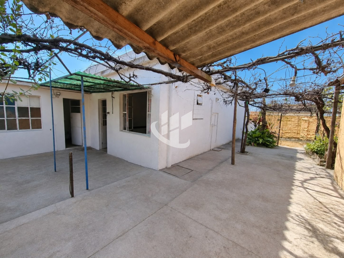 Casa ID.2820 - CASA DE 2 DORMITORIOS CON MUCHO POTENCIAL