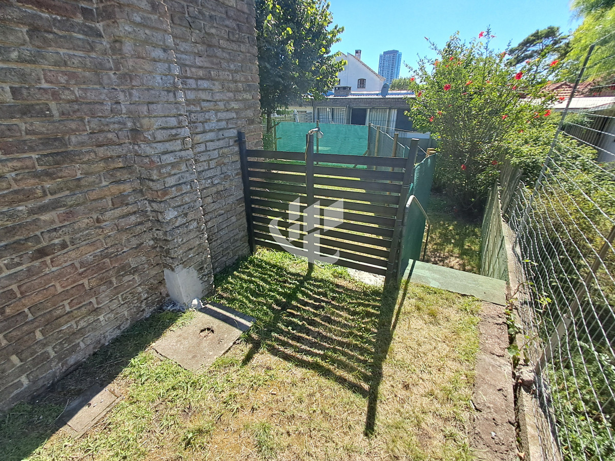 Casa ID.1667 - PUNTA DEL ESTE LAS DELICIAS DUPLEX 2 DORMITORIOS 2 BAÑOS ALQUILER ANUAL 