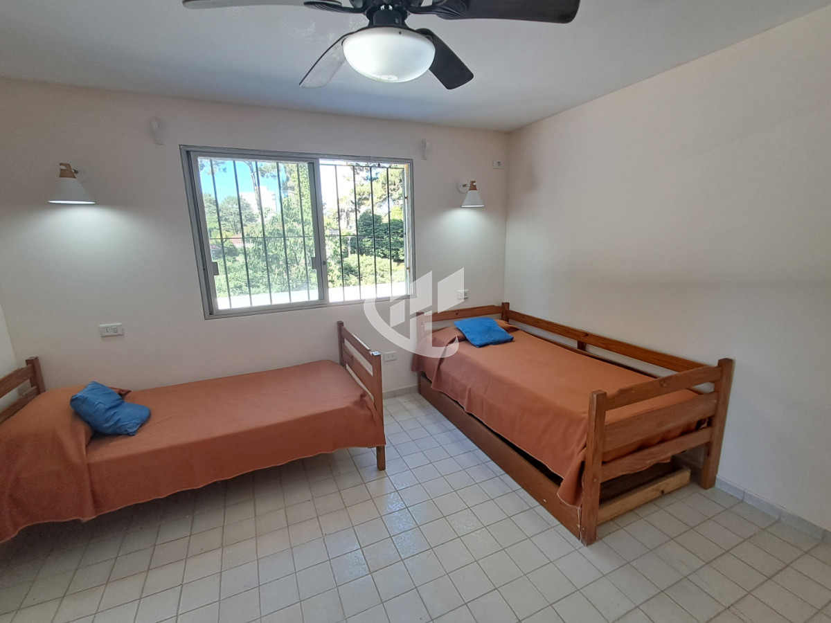 Casa ID.2406 - PUNTA DEL ESTE MANSA 5 DORMITORIOS 3 BAÑOS SE ALQUILA ENERO