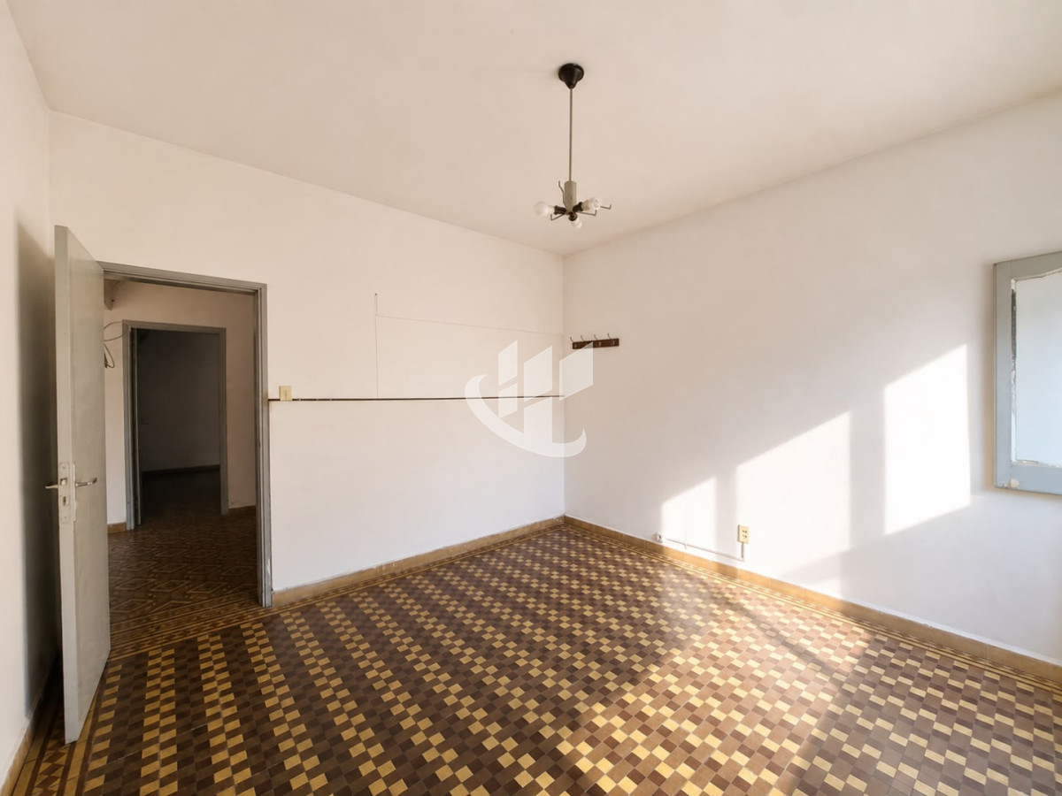 Casa ID.2820 - CASA DE 2 DORMITORIOS CON MUCHO POTENCIAL