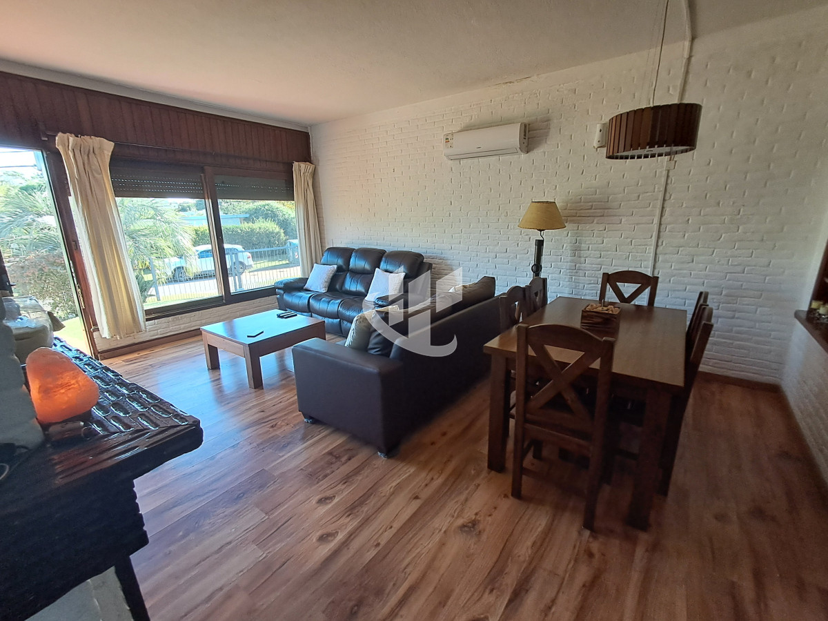 Casa ID.1798 - PUNTA DEL ESTE LAS DELICIAS HERMOSA CASA DE 3 DORMITORIOS 2 BAÑOS PARRILLERO CERCADA