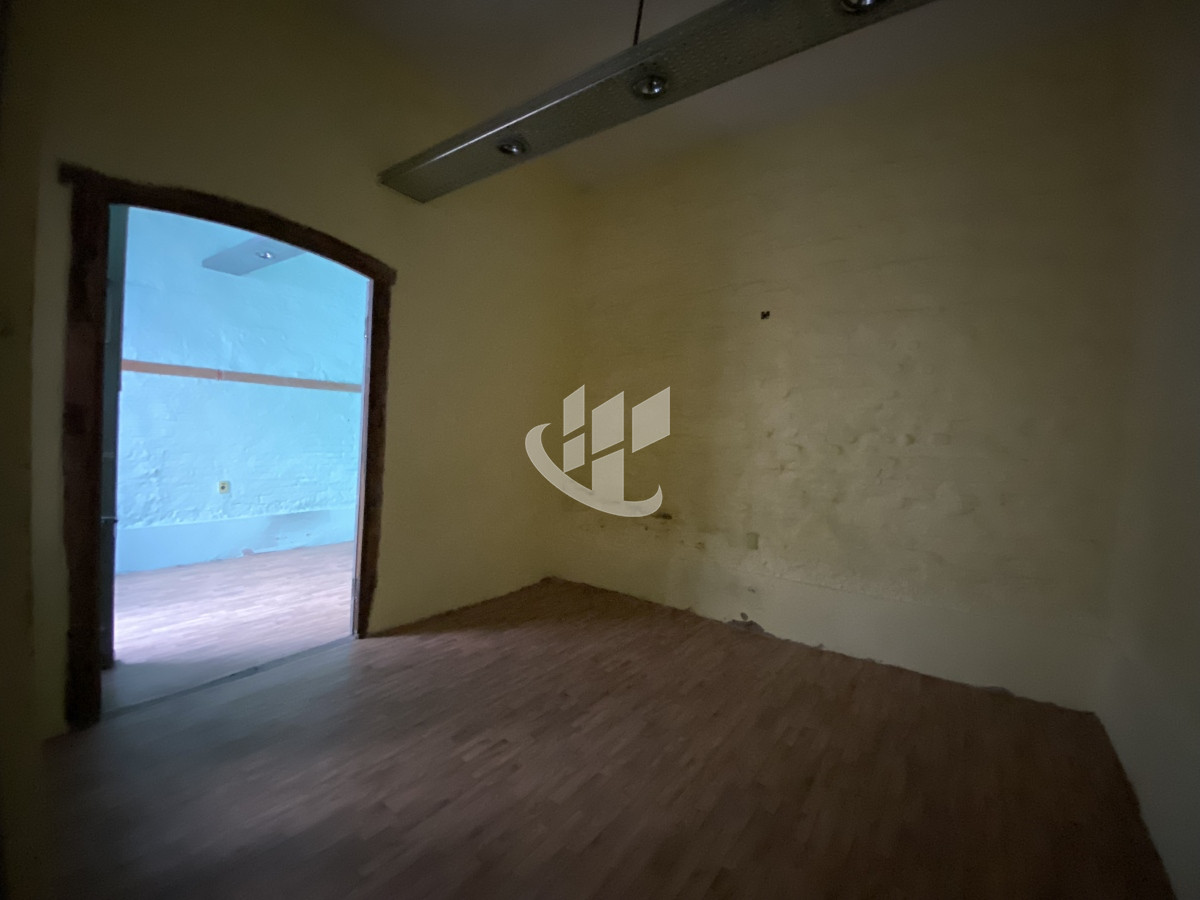 Casa ID.1022 - Venta casa con local al frente ideal para empresa 