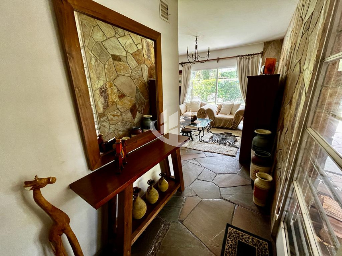 Casa ID.2070 - Alquiler de Temporada, 3 dormitorios, piscina climatizada, Mansa, Punta del Este