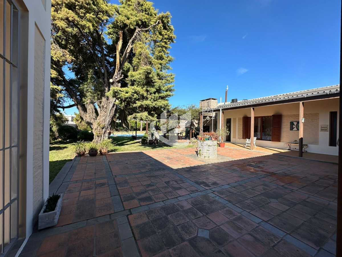 Casa ID.1419 - CASA CENTRICA EN MERCEDES LISTA PARA INGRESAR, CON 1.000 M2 DE TERRENO