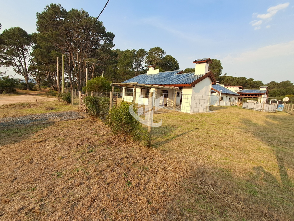 Casa ID.1349 - PUNTA BALLENA CLUB DEL LAGO CASA 3 DORMITORIOS CON PARRILLERO TECHADO VENTA