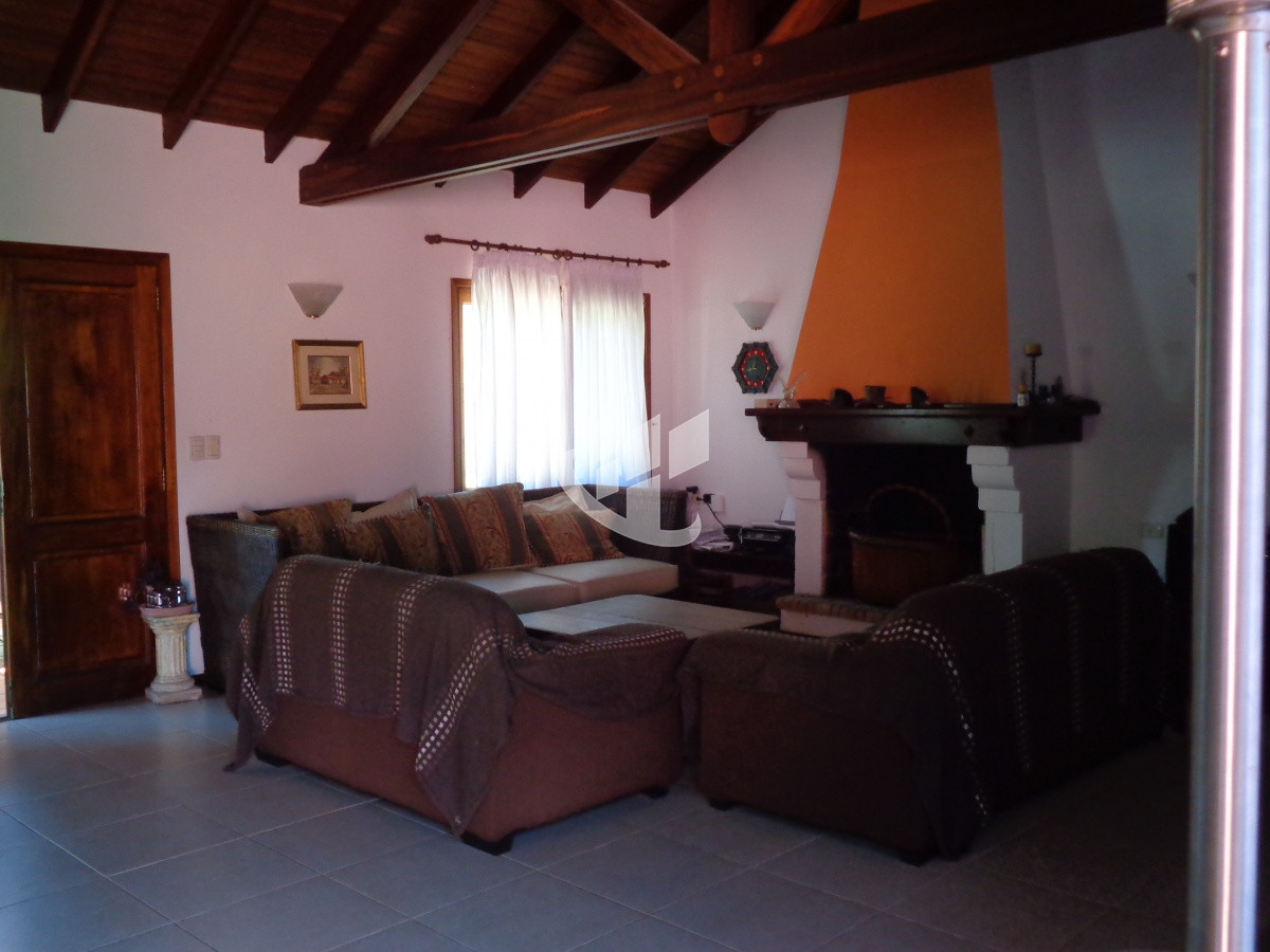 Casa ID.2109 - PUNTA DEL ESTE MARLY CASA DE 4 DORMITORIOS PISCINA EN ALQUILER TEMPORAL