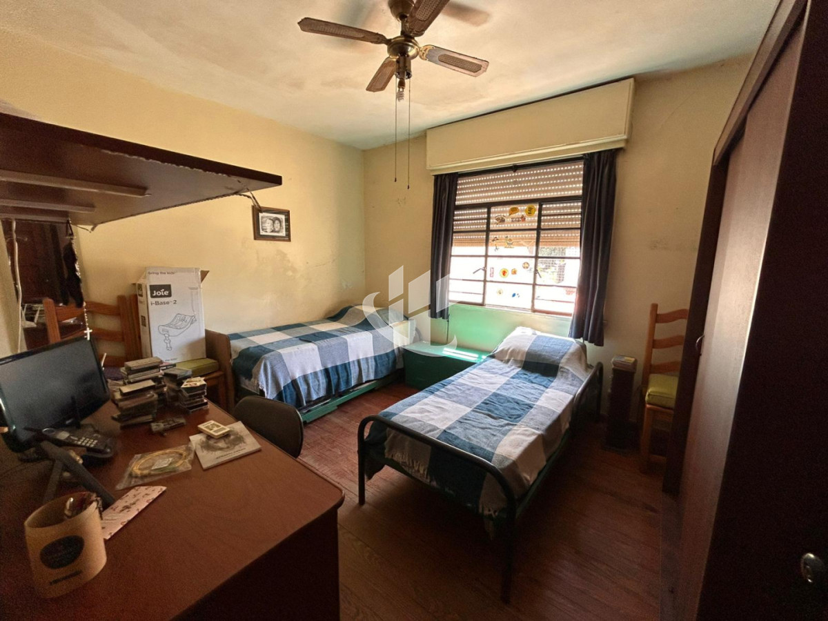 Casa ID.2460 - Casa 3 Dorm. En Venta en Pocitos con Garaje, Patio, Barbacoa y Azotea