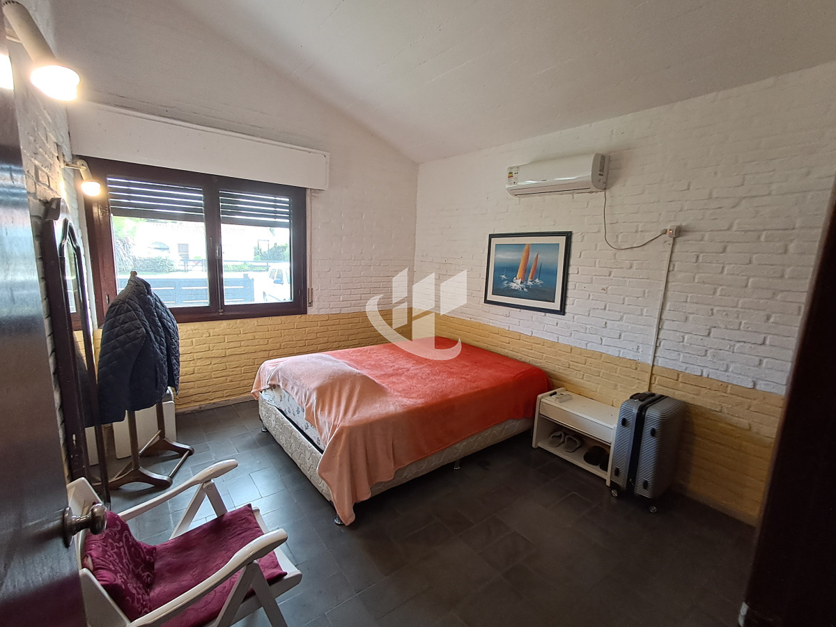 Casa ID.1710 - PUNTA DEL ESTE MANSA CASA DE 2 DORMITORIOS Y DEPENDENCIA EN VENTA