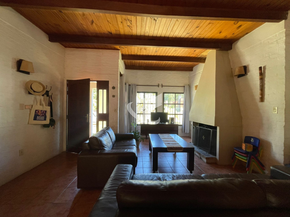 Casa ID.2525 - COMODIDAD Y ESPACIO: CASA DE 3 DORMITORIOS CON GRAN FONDO