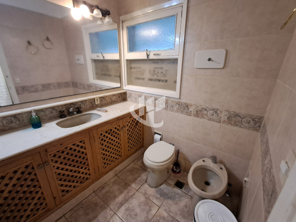 Casa ID.2532 - PUNTA DEL ESTE LAS DELICIAS GRAN CASA DE 5 DORMITORIOS PISCINA CANCHA DE PADLE EN VENTA