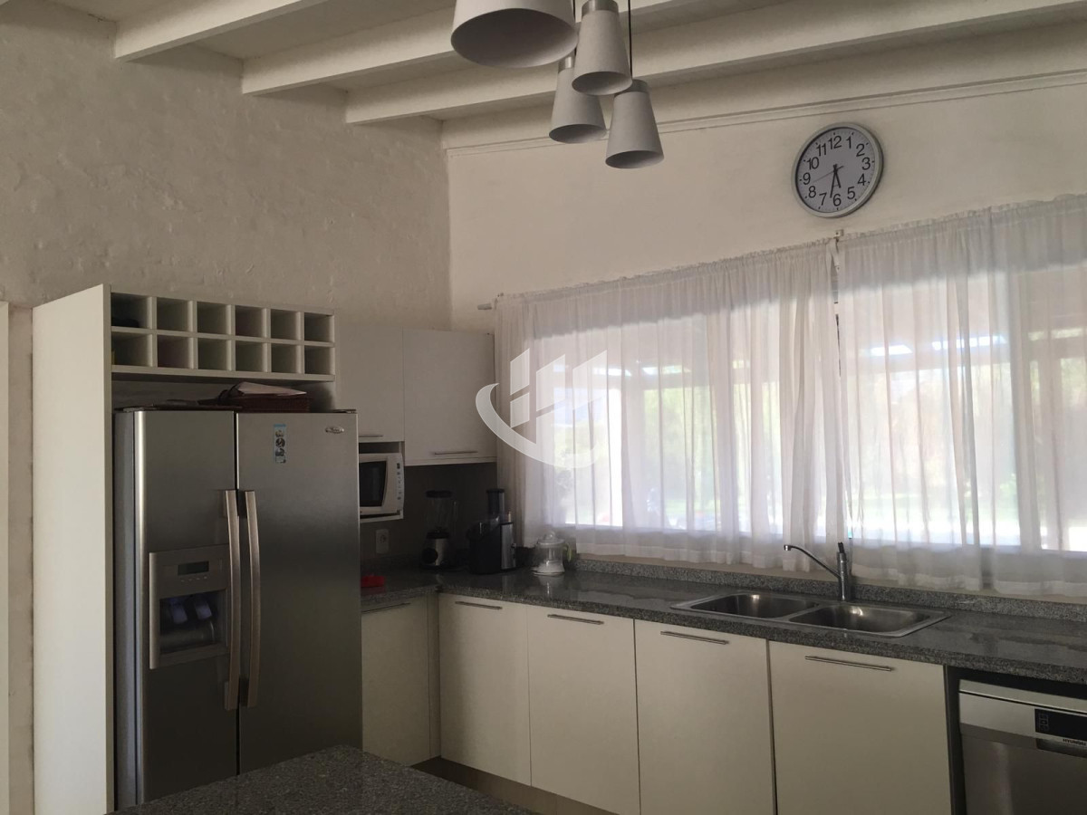 Casa ID.1434 - PUNTA BALLENA TIO TOM CASA DE 5 DORMITORIOS CON PISCINA CLIMATIZADA