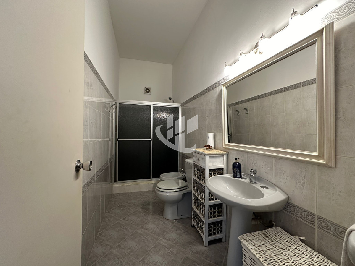 Casa ID.1419 - CASA CENTRICA EN MERCEDES LISTA PARA INGRESAR, CON 1.000 M2 DE TERRENO
