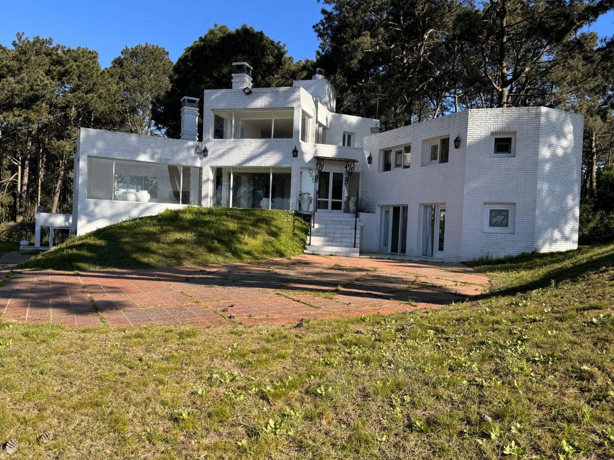 Casa en Venta Primera linea a la laguna. Punta Ballena.