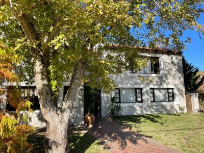 PUNTA DEL ESTE BARRIO MARLY 4 DORMITORIOS PISCINA ALQUILER ANUAL Y TEMPORADA