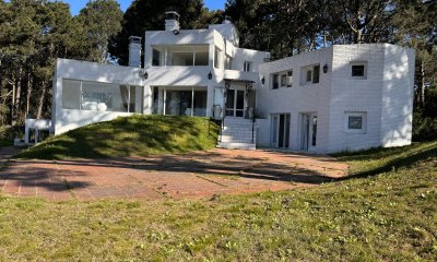 Casa en Venta Primera linea a la laguna. Punta Ballena.
