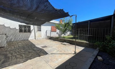 CASA DE 2 DORMITORIOS EN MUY BUENA UBICACION