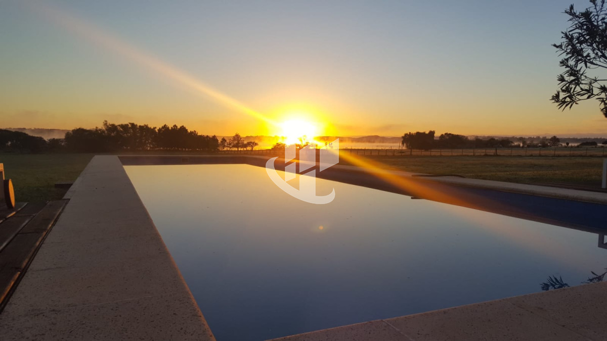Chacra ID.2263 - PUNTA DEL ESTE LAGUNA DE LOS CISNES CHACRA DE 7 HAS 4 SUITES Y DEPENDENCIA DE SERVICIO PISCINA