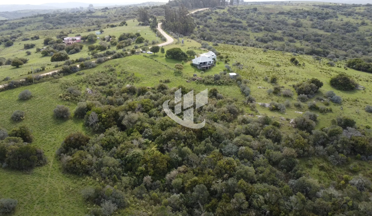 Chacra ID.1518 - Alquiler anual, 4 dormitorios, chacra en Sierra Carape, Maldonado