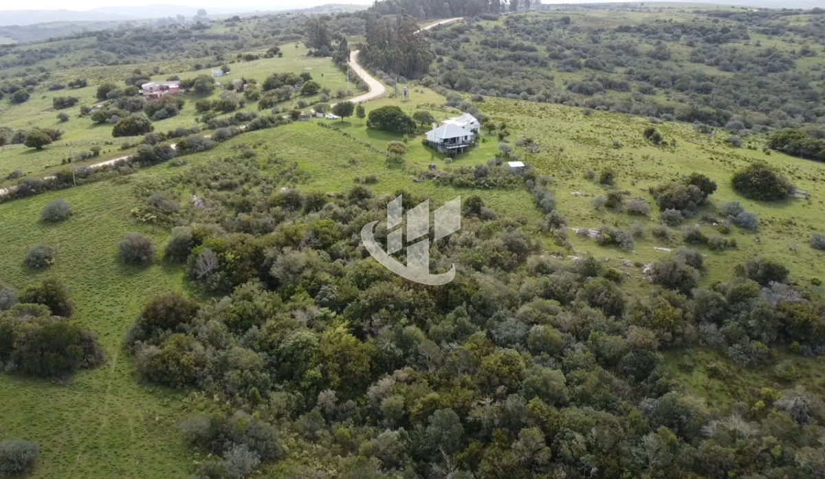 Chacra ID.1518 - Alquiler anual, 4 dormitorios, chacra en Sierra Carape, Maldonado