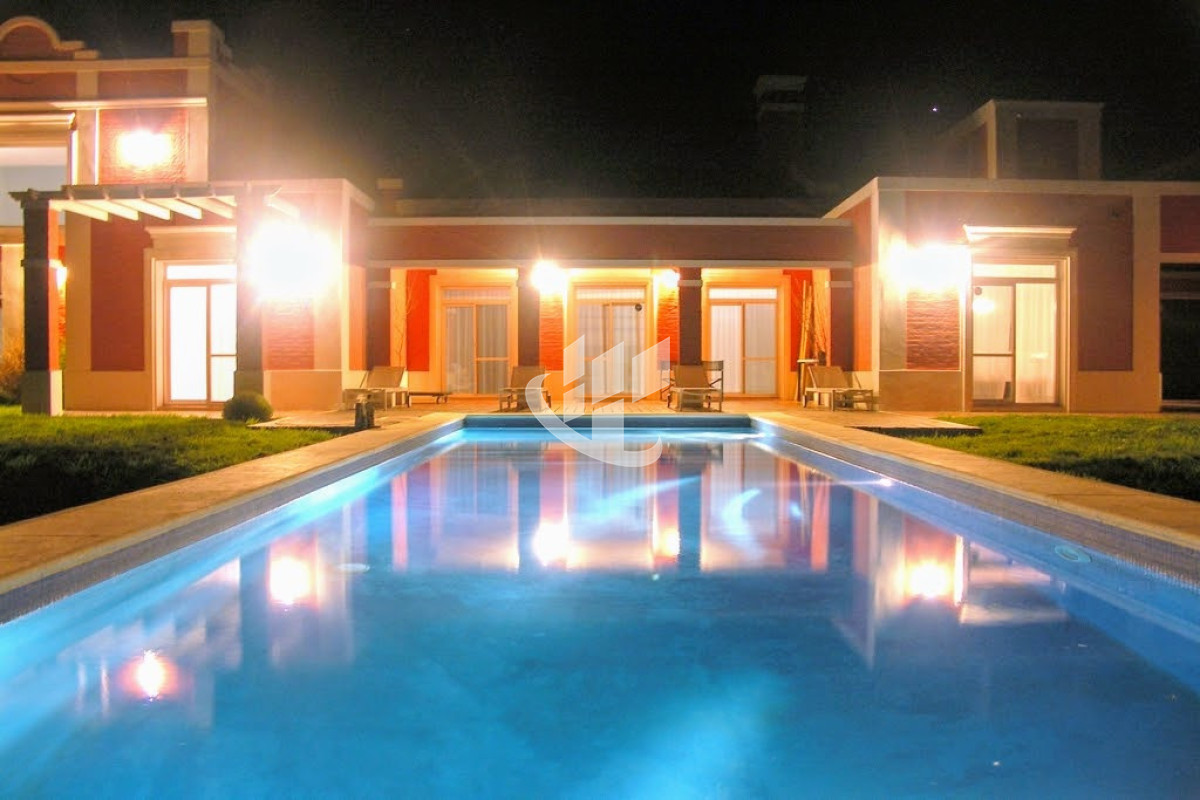 Chacra ID.2263 - PUNTA DEL ESTE LAGUNA DE LOS CISNES CHACRA DE 7 HAS 4 SUITES Y DEPENDENCIA DE SERVICIO PISCINA