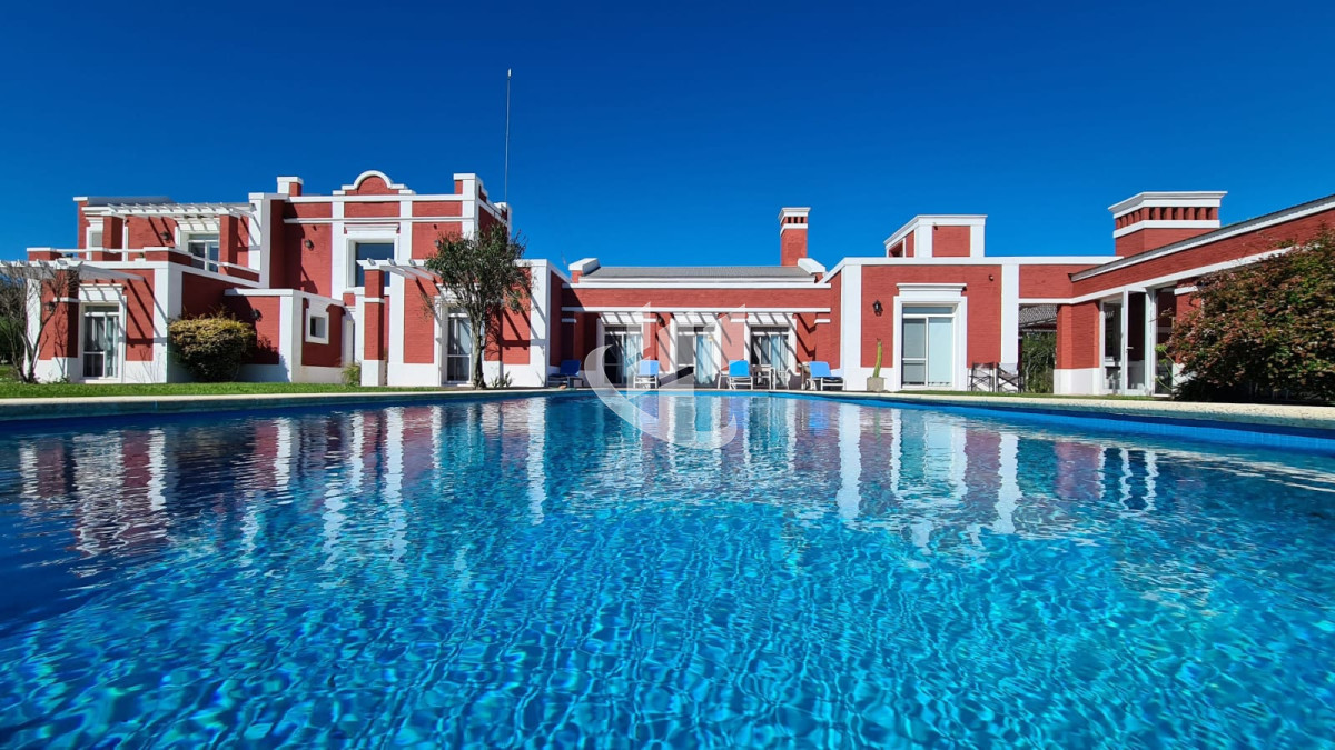 Chacra ID.2263 - PUNTA DEL ESTE LAGUNA DE LOS CISNES CHACRA DE 7 HAS 4 SUITES Y DEPENDENCIA DE SERVICIO PISCINA