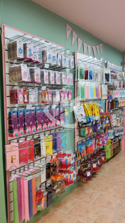 Local Comercial ID.2856 - Local Comercial en Ciudad Vieja - Ideal para Cafetería y Maxishop