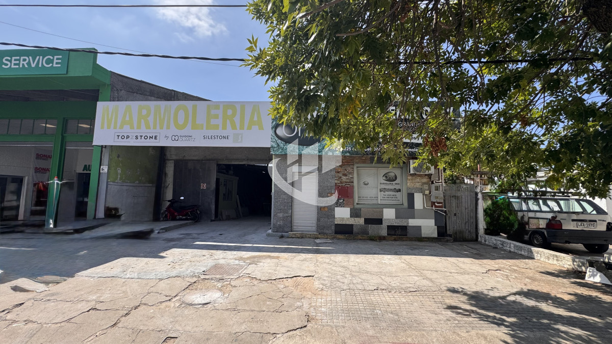 Local Comercial ID.1729 - Local con dos casas.