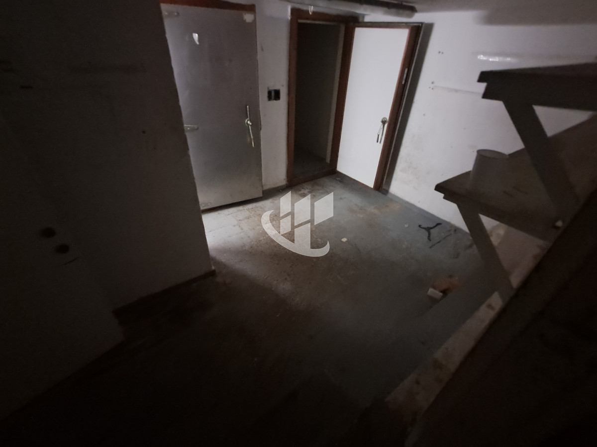 Local Comercial ID.2483 - PUNTA DEL ESTE PENINSULA LOCAL COMERCIAL CON EXCELENTE UBICACION