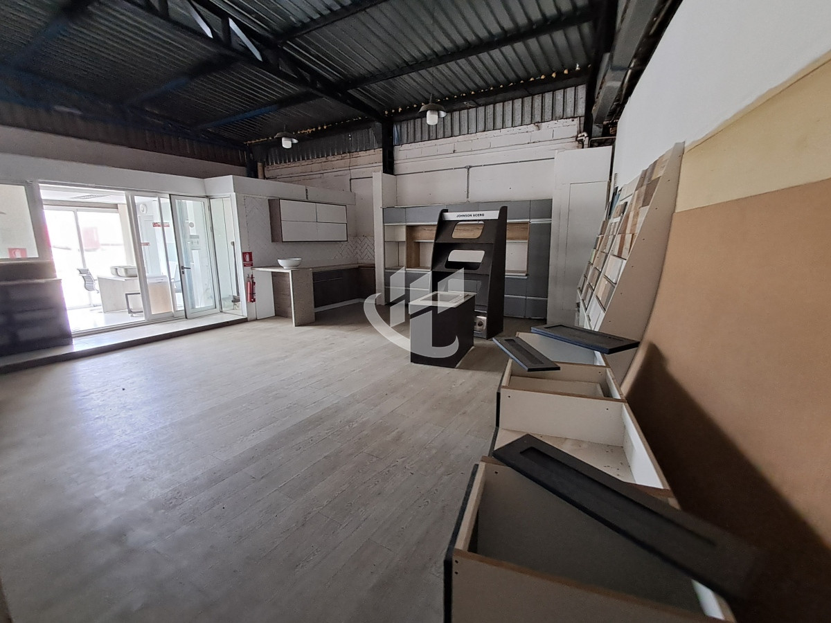 Local Comercial ID.1480 - LOCAL COMERCIAL SOBRE AVENIDA 240 M2 MALDONADO