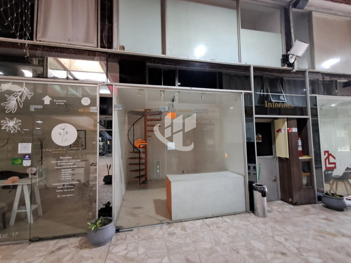Local Comercial ID.2135 - PUNTA DEL ESTE PENINSULA LOCAL EN ALQUILER ANUAL 