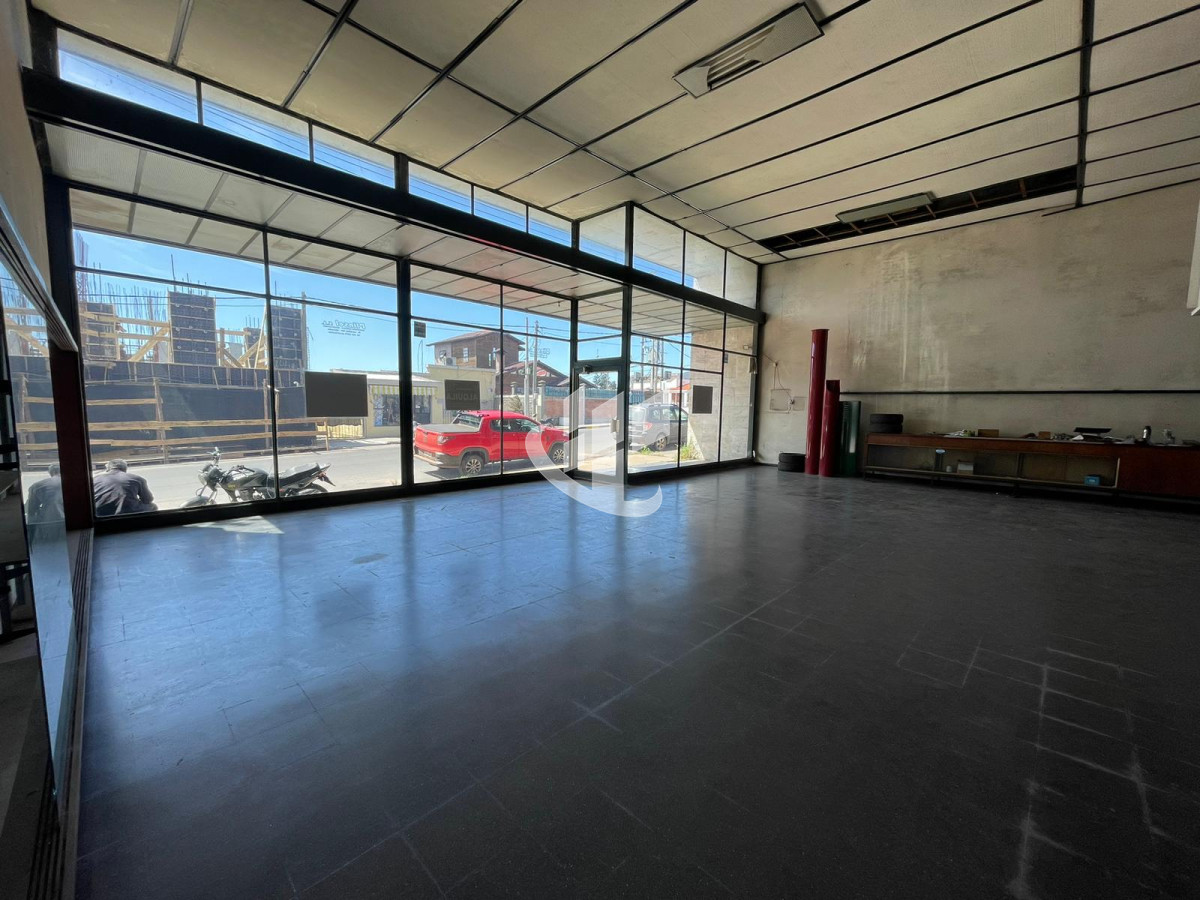 Local Comercial ID.1502 - EXCELENTE LOCAL COMERCIAL CON INGRESO POR DOS CALLES
