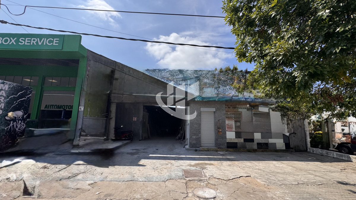 Local Comercial ID.1729 - Local con dos casas.