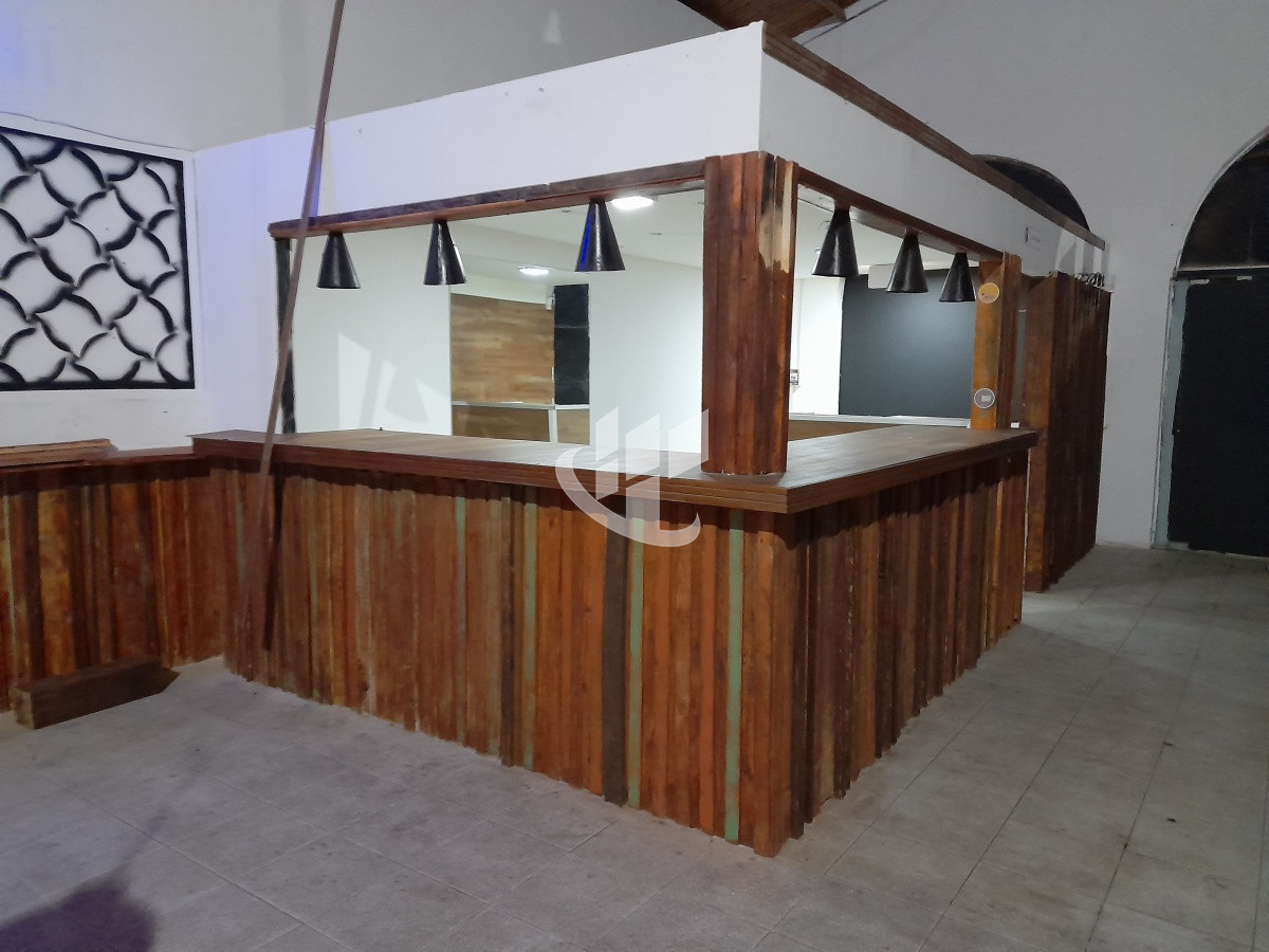 Local Comercial ID.1879 - MALDONADO CENTRO AMPLIO LOCAL DE 300 M2 