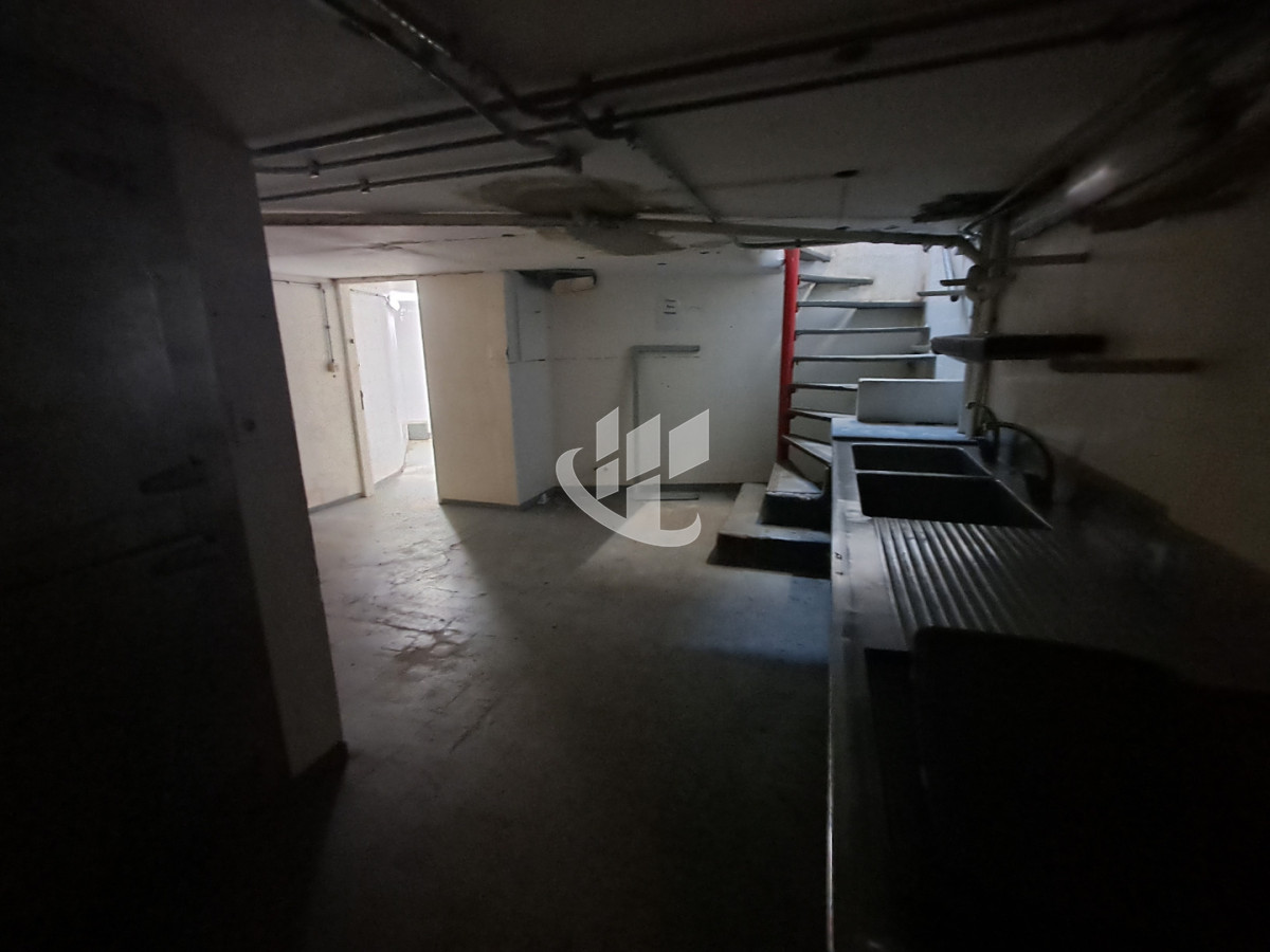 Local Comercial ID.2483 - PUNTA DEL ESTE PENINSULA LOCAL COMERCIAL CON EXCELENTE UBICACION