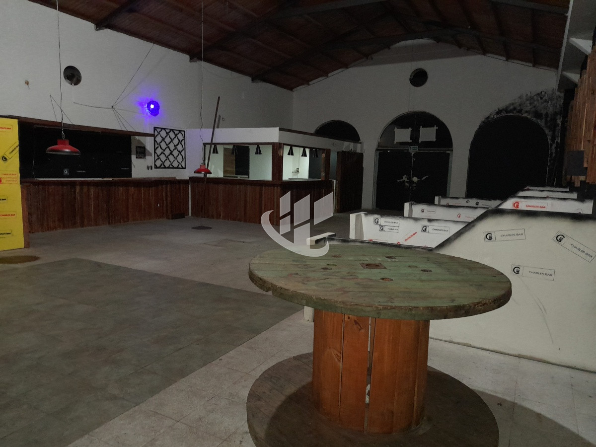 Local Comercial ID.1879 - MALDONADO CENTRO AMPLIO LOCAL DE 300 M2 