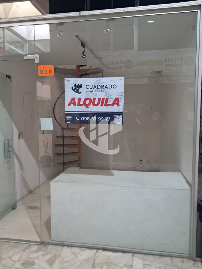 Local Comercial ID.2135 - PUNTA DEL ESTE PENINSULA LOCAL EN ALQUILER ANUAL 