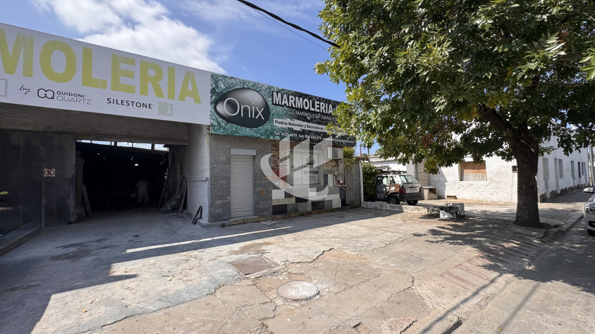 Local Comercial ID.1729 - Local con dos casas.