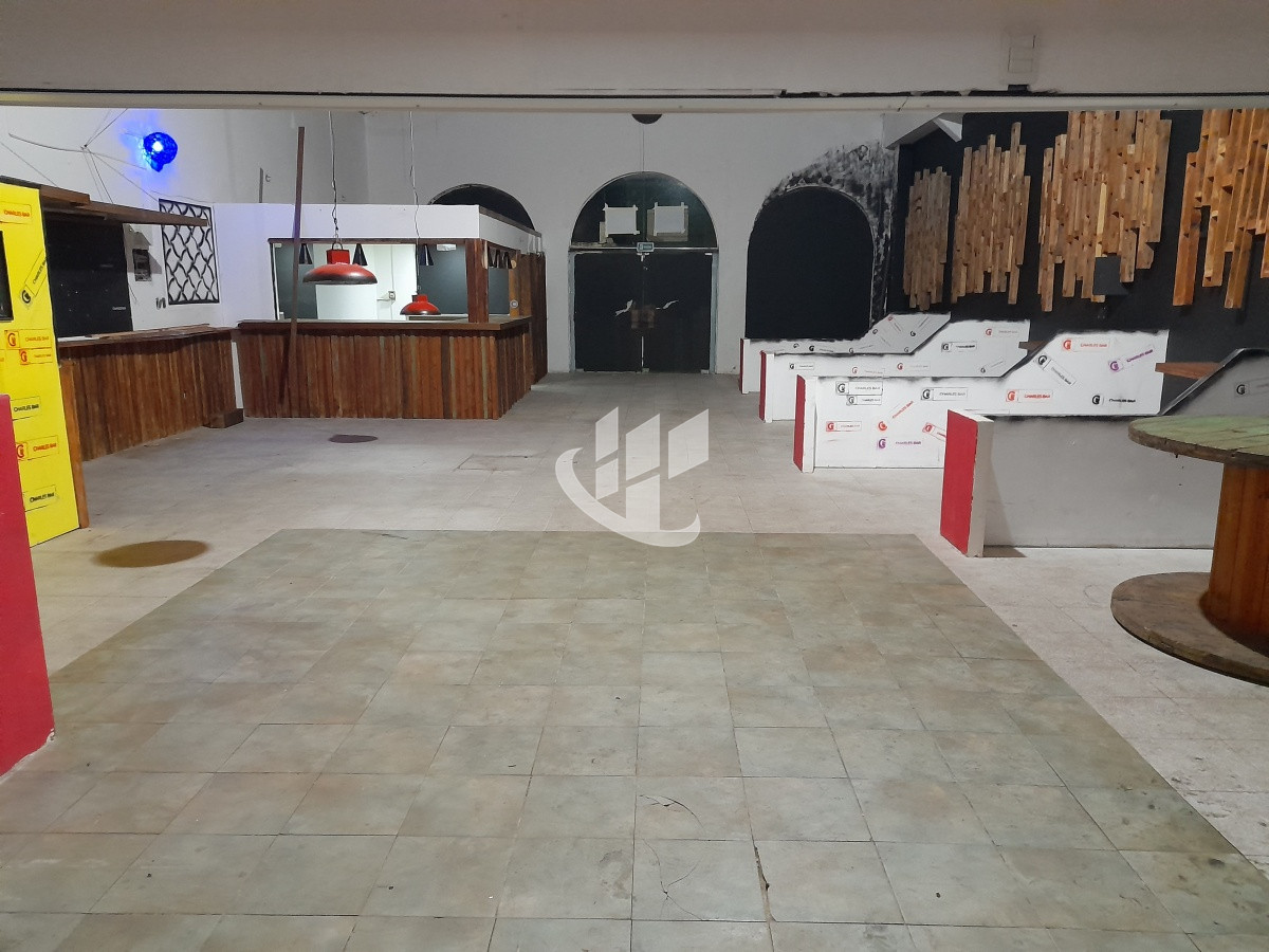 Local Comercial ID.1879 - MALDONADO CENTRO AMPLIO LOCAL DE 300 M2 